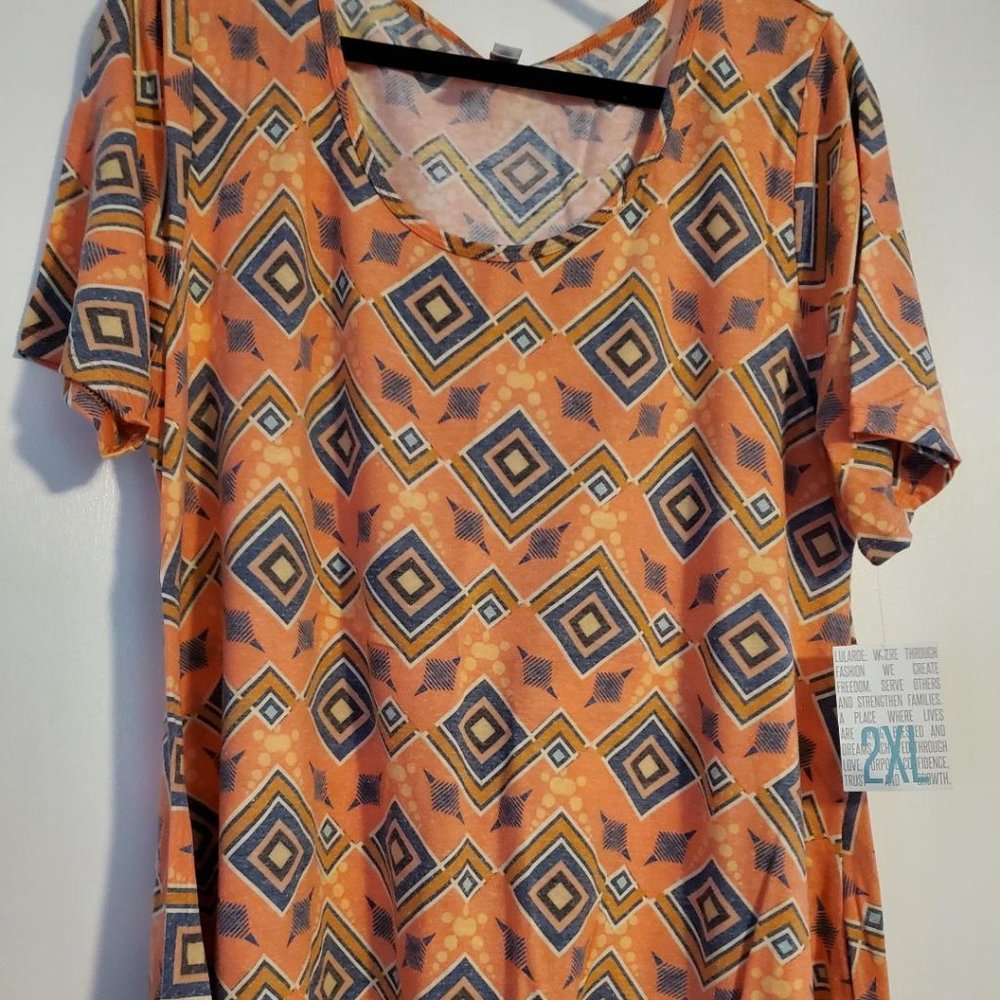 NWT LuLaRoe 2XL Perfect T